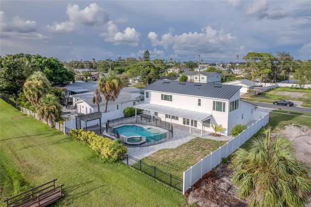 5400 DENVER STREET NE, St Petersburg, FL 33703