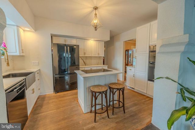 1124 CLUB AVE, Allentown, PA 18109