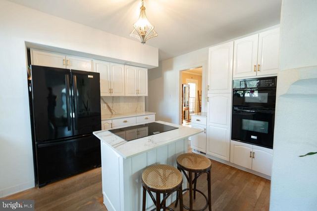 1124 CLUB AVE, Allentown, PA 18109