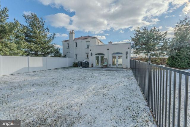 1124 CLUB AVE, Allentown, PA 18109