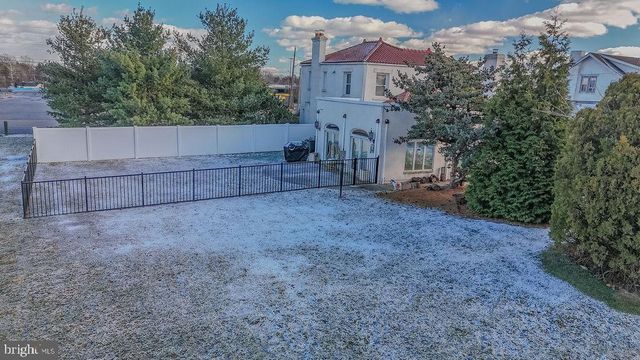 1124 CLUB AVE, Allentown, PA 18109