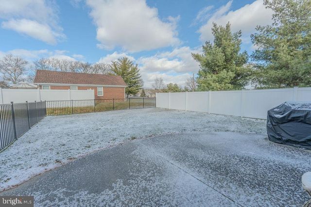 1124 CLUB AVE, Allentown, PA 18109