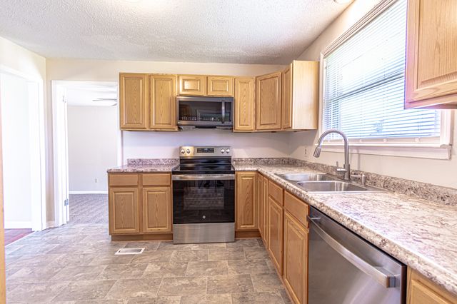 2605 Scott Dr, Clarksville, TN 37042