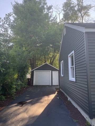 319 S Pine Street, New Lenox, IL 60451