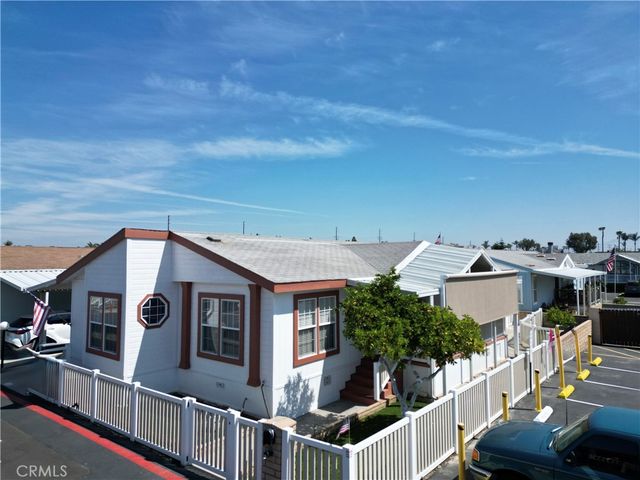 9850 Garfield Avenue 8, Huntington Beach, CA 92646