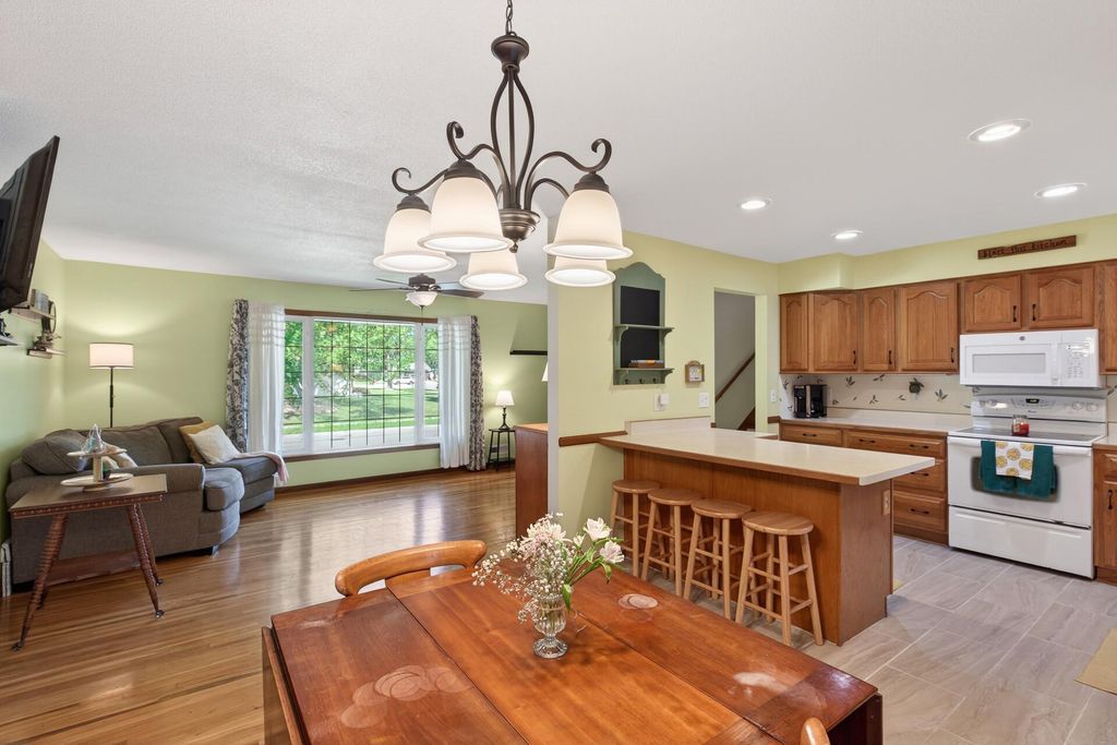 1094 Lowell Drive, Apple Valley, MN 55124 — exterior