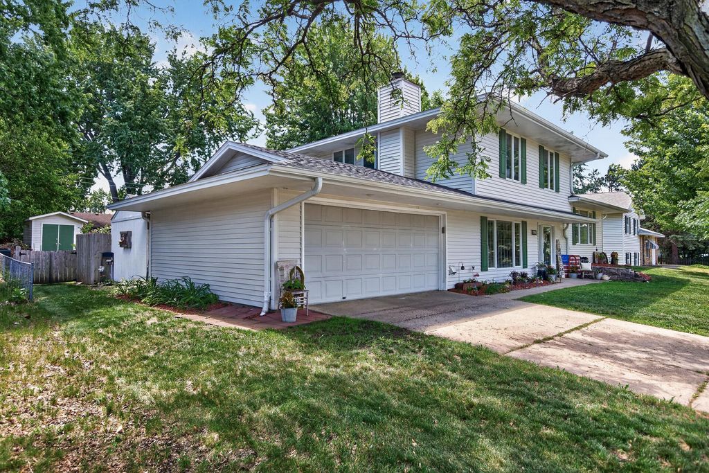1094 Lowell Drive, Apple Valley, MN 55124 — photo 2