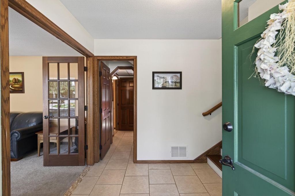 1094 Lowell Drive, Apple Valley, MN 55124 — photo 4