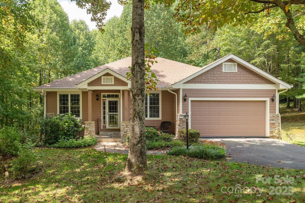 106 Chancery Court, Flat Rock, NC 28731