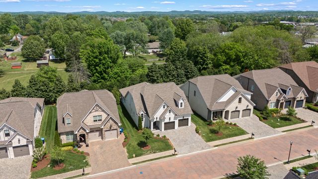 2119 White Poplar Ct, Murfreesboro, TN 37130