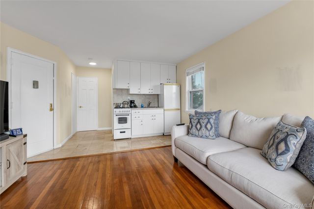 531 E Broadway, Long Beach, NY 11561