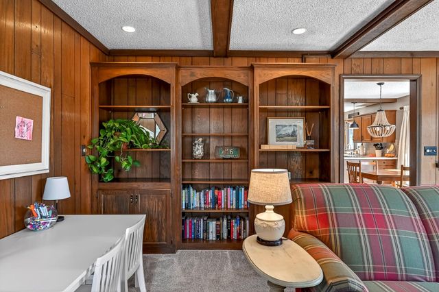 4164 E Oak Knoll Street, Springfield, MO 65809