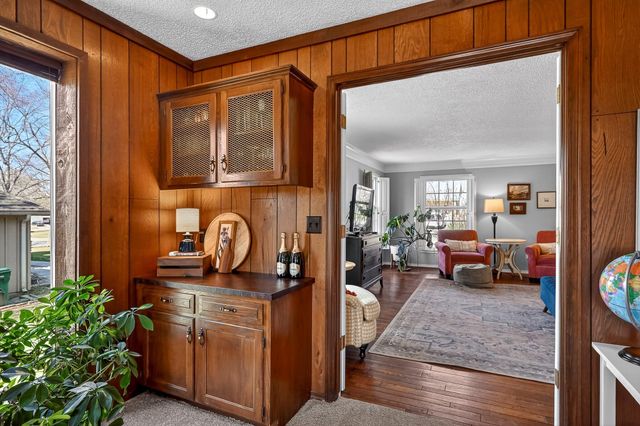 4164 E Oak Knoll Street, Springfield, MO 65809