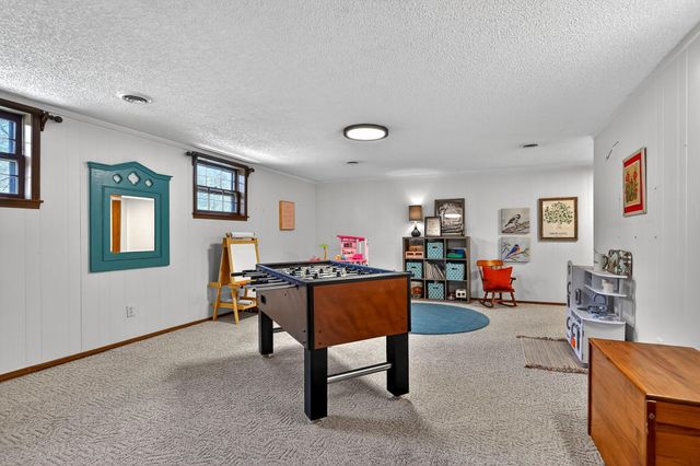 4164 E Oak Knoll Street, Springfield, MO 65809