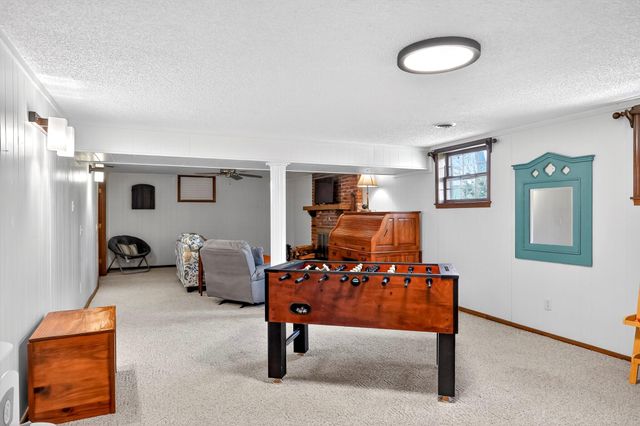 4164 E Oak Knoll Street, Springfield, MO 65809