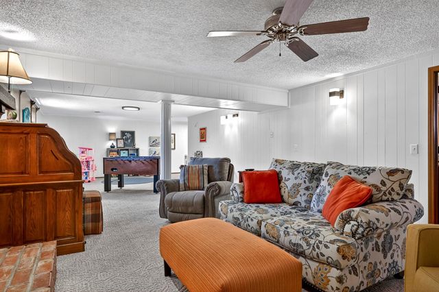 4164 E Oak Knoll Street, Springfield, MO 65809