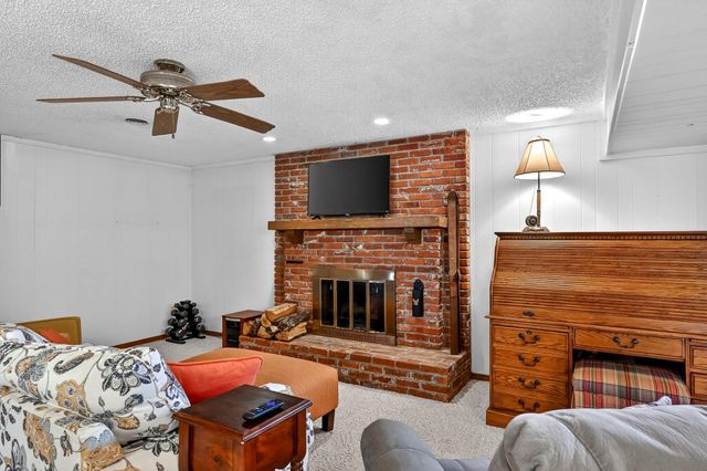 4164 E Oak Knoll Street, Springfield, MO 65809