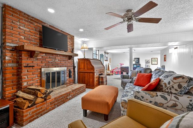 4164 E Oak Knoll Street, Springfield, MO 65809