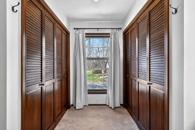 4164 E Oak Knoll Street, Springfield, MO 65809