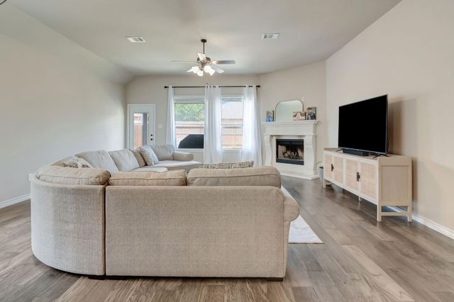 324 Sugar Creek Lane, Saginaw, TX 76131