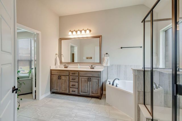 324 Sugar Creek Lane, Saginaw, TX 76131