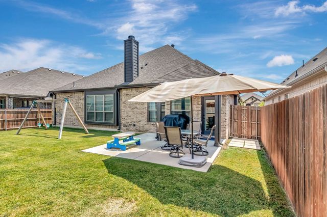 324 Sugar Creek Lane, Saginaw, TX 76131