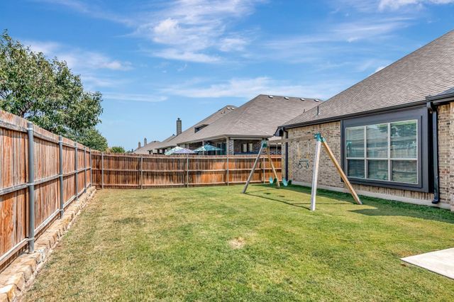 324 Sugar Creek Lane, Saginaw, TX 76131