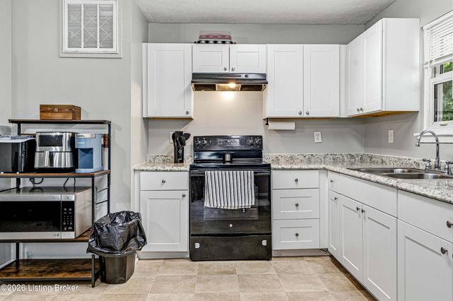 10512 Hillpark Dr, Louisville, KY 40229