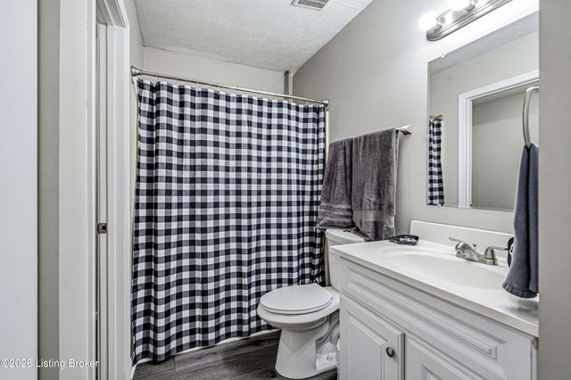 10512 Hillpark Dr, Louisville, KY 40229
