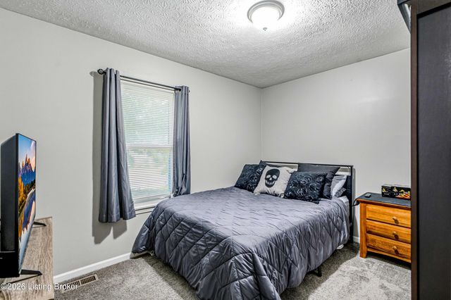 10512 Hillpark Dr, Louisville, KY 40229