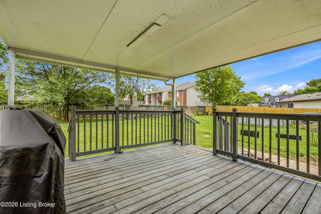 10512 Hillpark Dr, Louisville, KY 40229