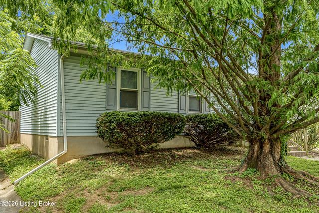 10512 Hillpark Dr, Louisville, KY 40229