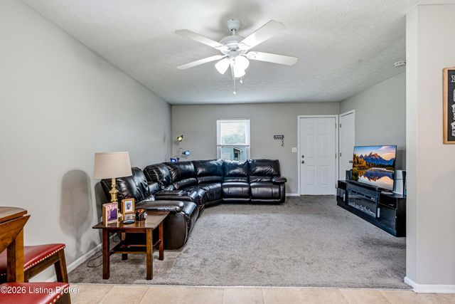 10512 Hillpark Dr, Louisville, KY 40229