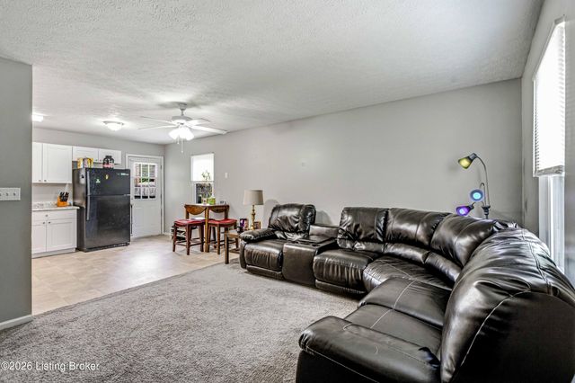 10512 Hillpark Dr, Louisville, KY 40229