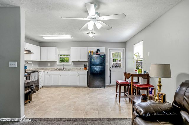 10512 Hillpark Dr, Louisville, KY 40229