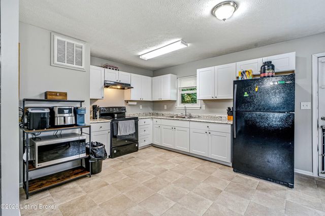 10512 Hillpark Dr, Louisville, KY 40229