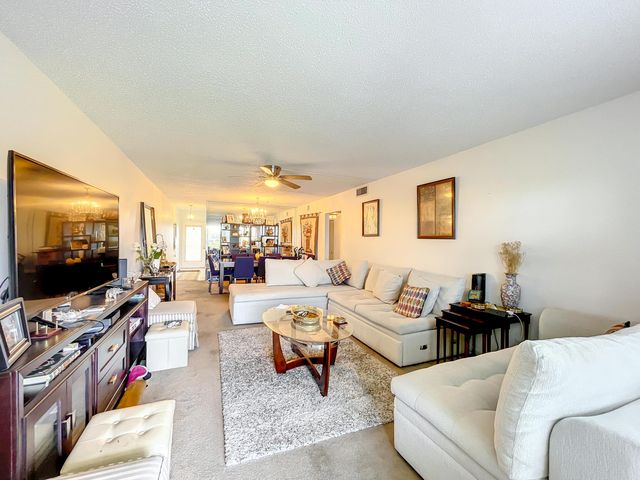 3205 Portofino Point B4, Coconut Creek, FL 33066