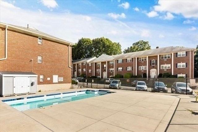 25 Arlington Rd 2-4, Woburn, MA 01801