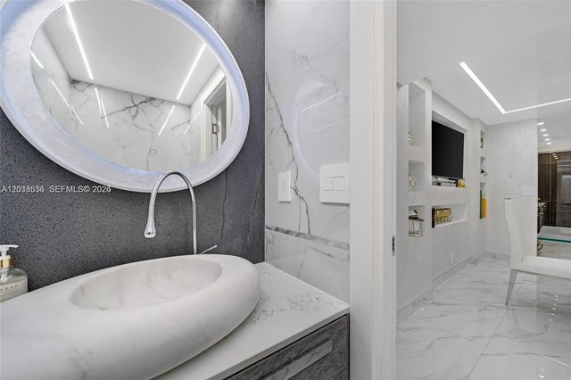 2030 S Ocean Dr 2127, Hallandale Beach, FL 33009