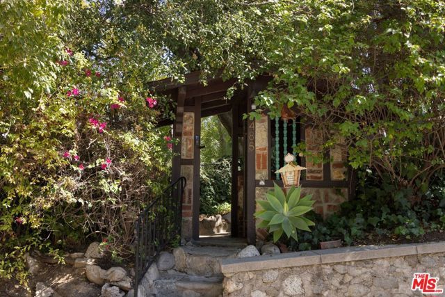 485 Madeline Drive, Pasadena, CA 91105