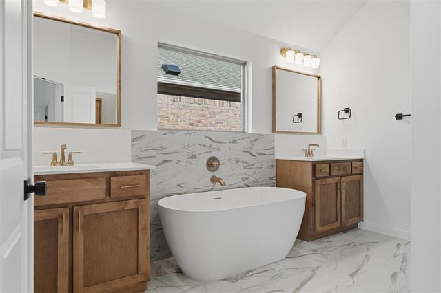 505 Hutton Road, Yukon, OK 73099