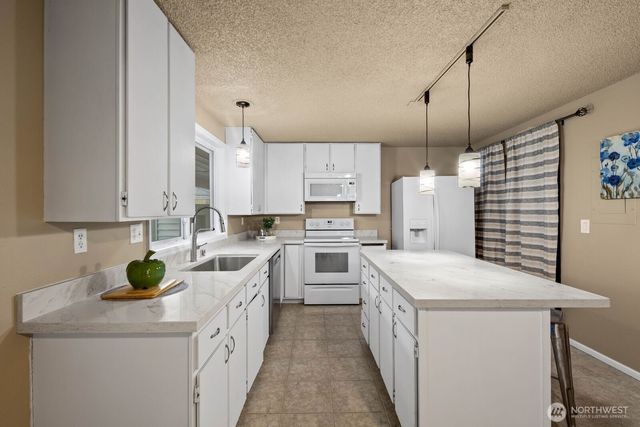 32405 1st Place S, Federal Way, WA 98003