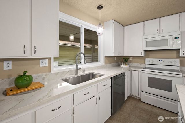 32405 1st Place S, Federal Way, WA 98003
