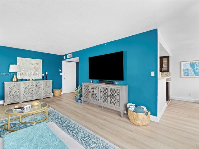 16546 NE 26th Avenue 4G, North Miami Beach, FL 33160