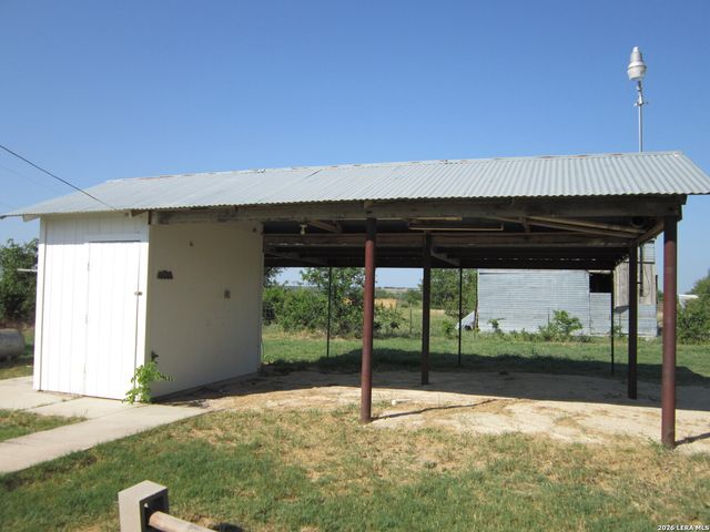 4111 STAPPER RD, St Hedwig, TX 78152