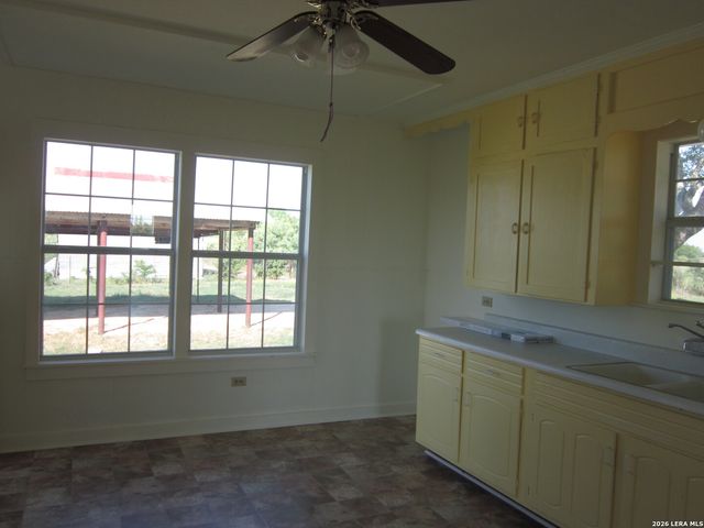 4111 STAPPER RD, St Hedwig, TX 78152