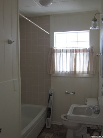 4111 STAPPER RD, St Hedwig, TX 78152