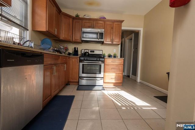 10 Glennon Place, West Orange, NJ 07052