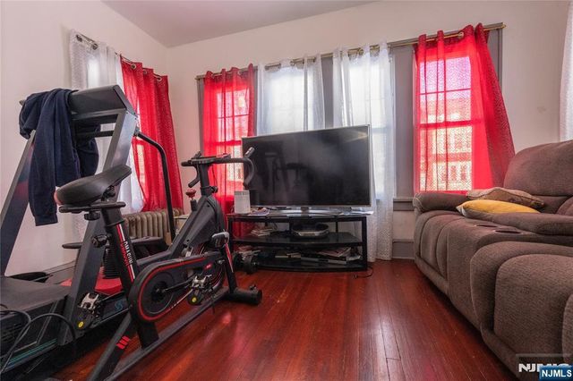 10 Glennon Place, West Orange, NJ 07052