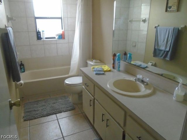 129 SW Trafalgar PKWY, Cape Coral, FL 33991